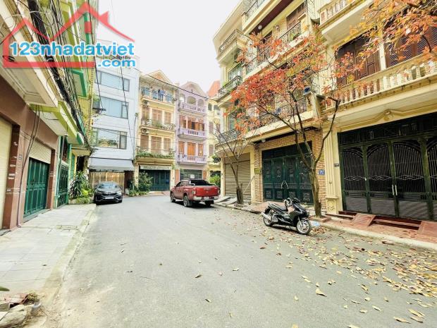 KĐT Đại Kim, Phân lô 2 thoáng, Vỉa hè, Ô tô tránh, dt 54m2, 4 tầng, mt 4.3m, Giá 17.8 tỷ.