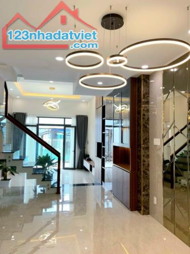 Bán nhà 4 tầng, 90m², 4PN, 5WC, Q.2, 8.2 tỷ, sổ hồng