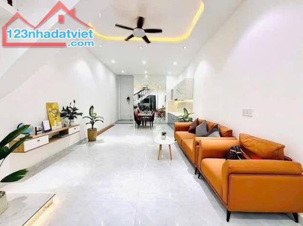 Bán nhà 92m², 2 tầng, 3PN, Q.9, 5.6 tỷ, sổ hồng