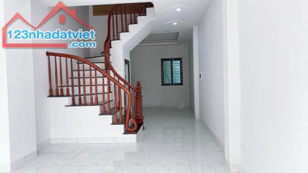 Bán Gấp Căn 4,5 tầng ngõ thông - ô tô qua cửa Kim Chung Hoài Đức - Hà Nội