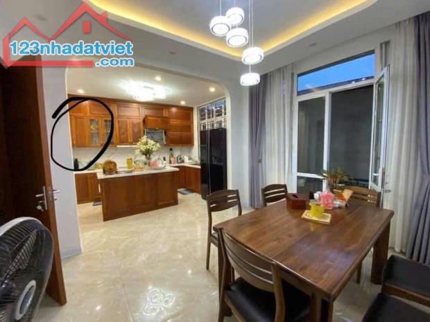 NHÀ ĐẸP PHỐ THÁI THỊNH - ĐỐNG ĐA - 39M2 - 5 TẦNG - MẶT TIỀN RỘNG - VỊ TRÍ NHIỀU TIỆN ÍCH -