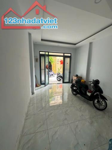 BÁN NHÀ 1/ BÌNH TÂN SÁT HƯƠNG LỘ 2 - HẺM XE HƠI - 2 TẦNG 3PN MỚI - 53M2 CHỈ 4.1 TỶ TL - 4
