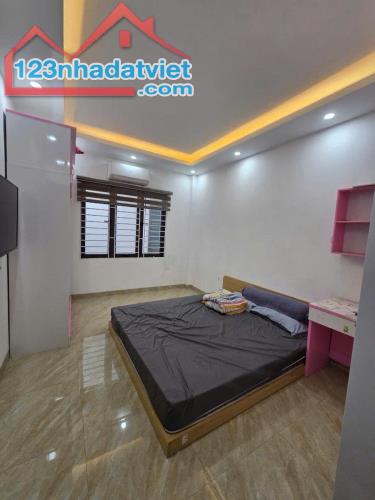 Bán nhà phố Thái Thịnh xây mới 5 tầng - Lô góc trước nhà rộng 3m