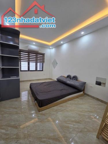Bán nhà phố Thái Thịnh xây mới 5 tầng - Lô góc trước nhà rộng 3m - 1