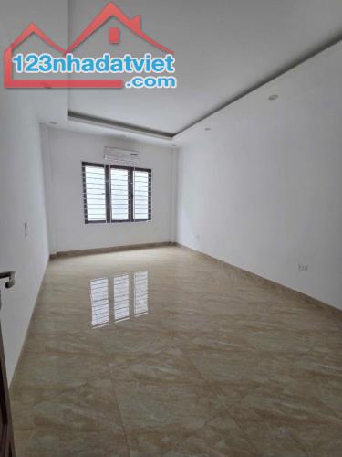 Bán nhà phố Thái Thịnh xây mới 5 tầng - Lô góc trước nhà rộng 3m - 2