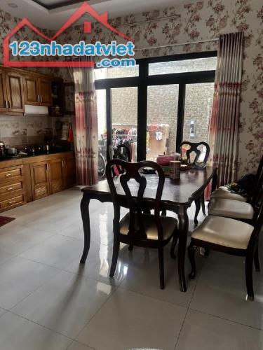 Chủ nhà kẹt tiền cần bán Gấp - nhà 99m² gần Hà Huy Giáp Q12 – 5PN, giá chỉ 4.9 tỷ
