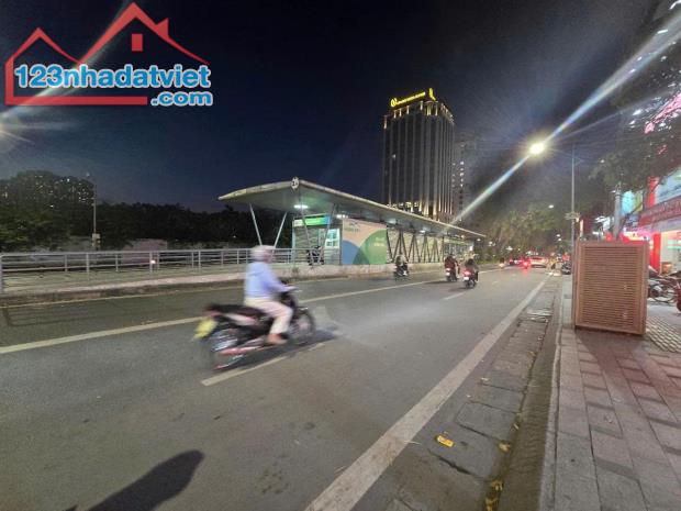 BÁN NHÀ MẶT PHỐ GIẢNG VÕ - QUẬN ĐỐNG ĐA - VỈA HÈ RỘNG - KINH DOANH MỌI MÔ HÌNH - VỊ TRÍ VI - 4