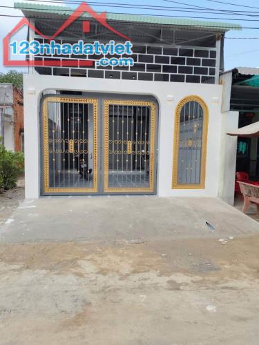 Chính Chủ bán nhà cấp 4 ( 4PN - 4WC ) - Gần Vòng Xoay An Lạc Giá 785 Triệu !
