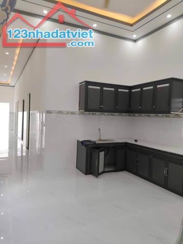 Chính Chủ bán nhà cấp 4 ( 4PN - 4WC ) - Gần Vòng Xoay An Lạc Giá 785 Triệu ! - 4