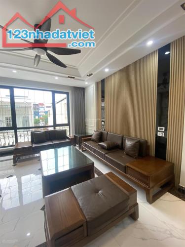 Bán nhà ngõ 106 Hoàng Quốc Việt 50 m2, 6 tầng có thang máy, ngõ thông, 2 ô tô tránh - 4