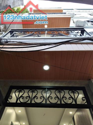 Nhà Đẹp Đại La - Ở Ngay – 27m – 3 Ngủ - Gần Phố, 5,38 Tỷ.