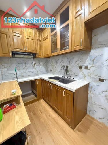 BÁN CĂN HỘ TẬP THỂ QUÂN ĐỘI NGÕ 120 HOÀNG QUỐC VIỆT - DT: 49.4M SỔ/75M SỬ DỤNG, GIÁ 4.65 T - 1