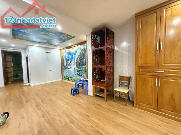 BÁN CĂN HỘ TẬP THỂ QUÂN ĐỘI NGÕ 120 HOÀNG QUỐC VIỆT - DT: 49.4M SỔ/75M SỬ DỤNG, GIÁ 4.65 T - 2