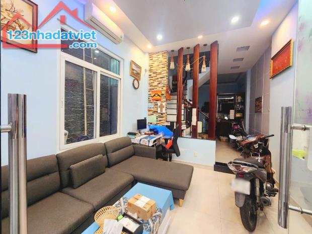 Nhà hẻm thẳng 1 lầu+ST Nguyễn Thị Tần P2Q8 - 1