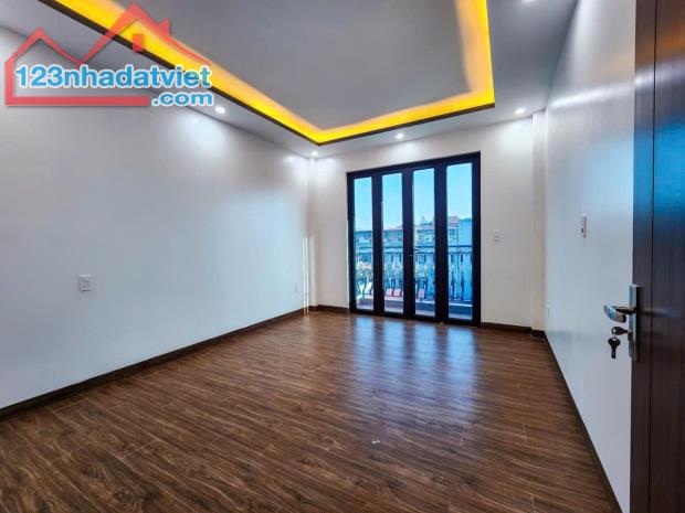 Bán nhà 4 tầng xây mới độc lập sân cổng ngõ 52 Miếu Hai Xã - 5