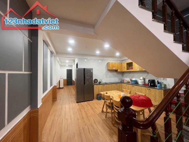 Bán nhà 3 Tầng Nguyễn Minh Không, Liên Ciểu, dt 90m2, ngang 5m. vị trí sau bến xe - 2