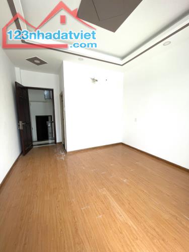 NHÀ ĐẸP THỐNG NHẤT GV - GIÁP VIEW SÔNG THOÁNG MÁT - HXH - NHÀ 4 TẦNG - DT 52M² CHỈ 5.X TỶ - 3