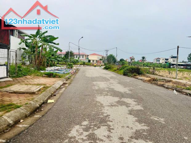 Duy nhất 1 lô tại TĐC đằng sau UBND xã Lê Lợi giá chỉ 2 tỷ  LH 0979087664 - 4
