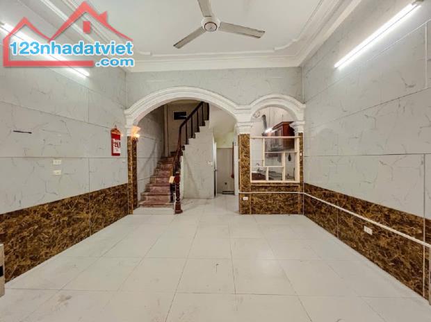 NHÀ PHỐ LỚN VƯƠNG THỪA VŨ - Chỉ 8,5 tỷ - ba bước chân ra đường ô tô. - 2