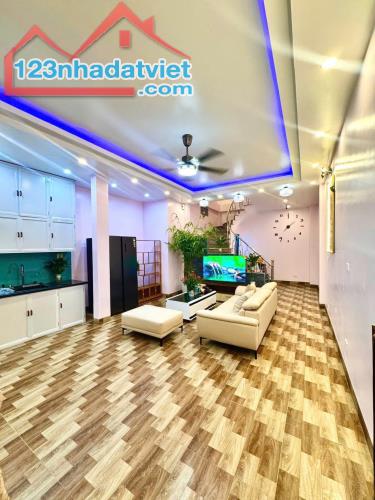 Bán rẻ như cho nhà Khương Đình Thanh Xuân ngõ to gần phố dân xây kiên cố 4T 48m2 MT 5,3m