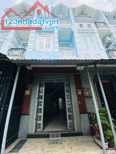 Bán nhà q8 3 tầng 4PN 3WC hoàn công đủ
