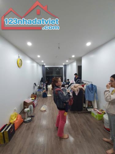 Cho thuê chung cư Helios 75 Tam Trinh 70m, 2 PN, có đồ cơ bản, 10 triệu, vào ở ngay