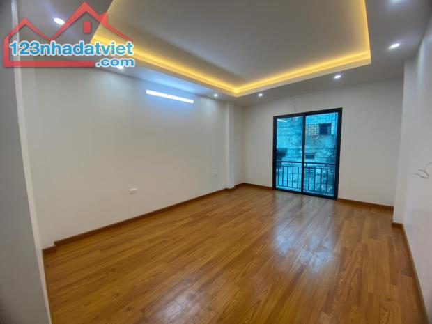BÁN NHÀ 5 TẦNG CÓ THANG MÁY – PHỐ VĨNH PHÚC, QUẬN BA ĐÌNH – GIÁ 7 TỶ 🔹 Diện tích: 32m² 🔹 - 5