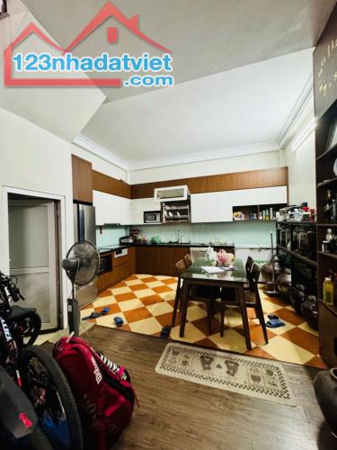 TRUNG TÂM THANH TRÌ 36M2 4 TẦNG 4.5 TỶ, ÔTÔ CÁCH 10M.