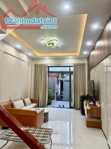 Bán nhà 4 tầng đẹp lung linh, HXH Võ Thị Hồi, gần chợ chỉ 4.4 tỷ TL.