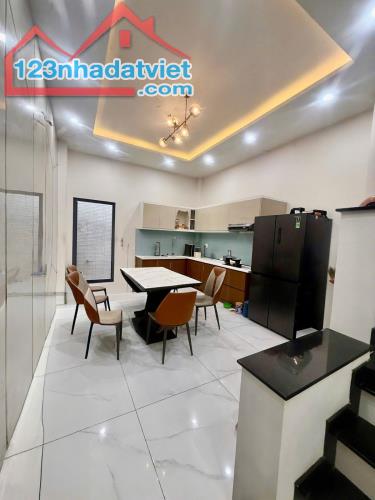Bán nhà 4 tầng đẹp lung linh, HXH Võ Thị Hồi, gần chợ chỉ 4.4 tỷ TL. - 1