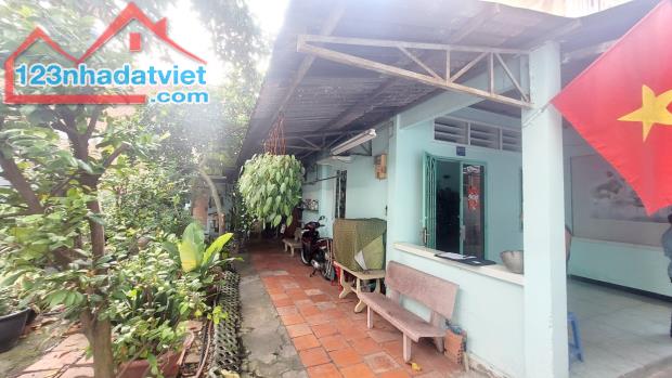 GẤP BÁN GIẢM SỐC 500 TRIỆU,NHÀ VƯỜN ĐẸP HIẾM, NGANG KHỦNG 9M, LÊ VĂN KHƯƠNG, Q12,CHỈ 4.7TỶ - 2