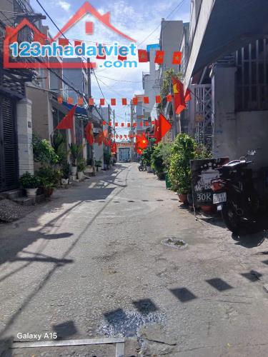 GẤP BÁN GIẢM SỐC 500 TRIỆU,NHÀ VƯỜN ĐẸP HIẾM, NGANG KHỦNG 9M, LÊ VĂN KHƯƠNG, Q12,CHỈ 4.7TỶ - 5