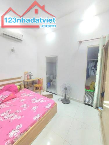 ✅ ✅ Cho thuê nhà nguyên căn tx 22 phường thạnh xuân q12
👉 Dt 4×14 trêt 2 lầu 4p ngủ 4wc - 2
