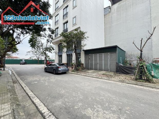 Đất đấu giá phố Cổ Linh, 3 Ôtô tránh, Vỉa hè 2 bên, View hồ, Full Tiện Ích. - 2