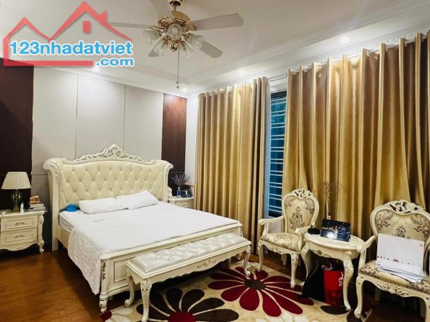MẶT NGÕ HOÀNG QUỐC VIỆT - PHÂN LÔ ÔTÔ 7 CHỖ NGỦ TRONG NHÀ - GIÁ 22 TỶ - 3