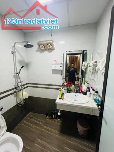 MẶT NGÕ HOÀNG QUỐC VIỆT - PHÂN LÔ ÔTÔ 7 CHỖ NGỦ TRONG NHÀ - GIÁ 22 TỶ - 4