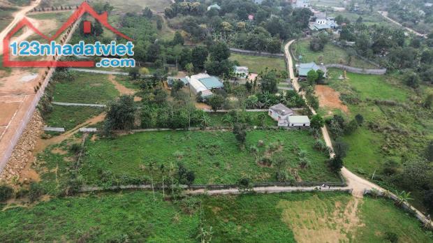 Tân Vinh, Lương Sơn, Hòa Bình  *Diện tích:** 3.316m² có 400m thổ cư (mặt tiền hơn 80m) - 2