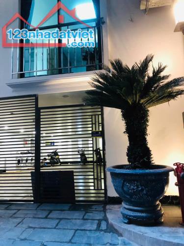 BÁN TÒA APARTMENT ĐẲNG CẤP PHỐ NHẬT CHIÊU, VIEW HỒ, CÁCH HỒ TÂY 50M, DÒNG TIỀN 240TR/TH.