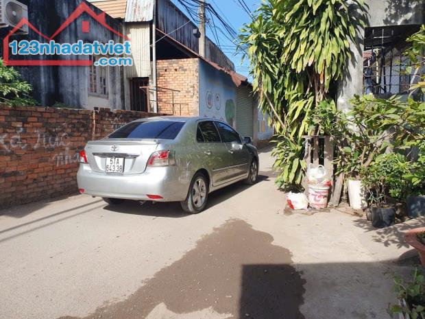 BÁN NHÀ QUẬN 9,NHÀ MẶT TIỀN ĐƯỜNG DT105M,XE HƠI NGỦ TRONG NHÀ NGAY NGUYỄN XIỂN,CHỈ 5.5TỶTL