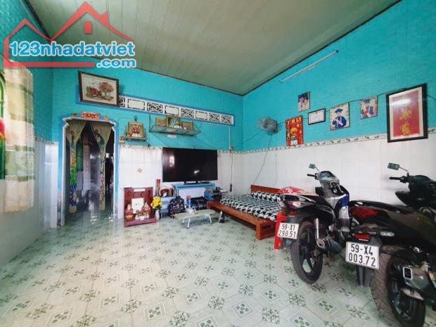 BÁN NHÀ QUẬN 9,NHÀ MẶT TIỀN ĐƯỜNG DT105M,XE HƠI NGỦ TRONG NHÀ NGAY NGUYỄN XIỂN,CHỈ 5.5TỶTL - 2