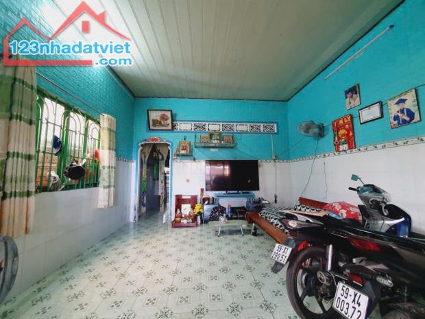 BÁN NHÀ QUẬN 9,NHÀ MẶT TIỀN ĐƯỜNG DT105M,XE HƠI NGỦ TRONG NHÀ NGAY NGUYỄN XIỂN,CHỈ 5.5TỶTL - 3