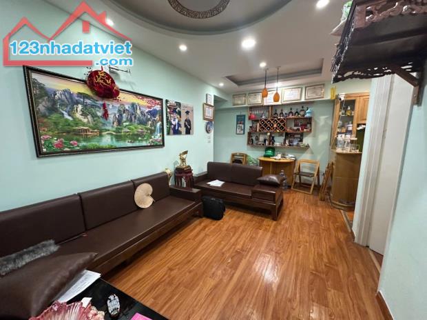 Bán căn hộ chung cư đường Trần Phú, Hà Đông, 66m2, nhà đẹp ở luôn, ban công thoáng mát