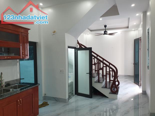 BÁN NHÀ ĐẸP 1.76 TỶ 3 TẦNG 47M2 ( ĐÔNG NAM ) NGÕ TRẦN QUANG KHẢI - 1