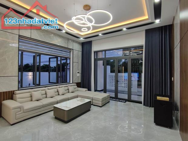 Bán nhà Bát Khối – Long Biên, diện tích 73m², xây 5 tầng chắc chắn, mặt tiền rộng 4m, ô tô - 1