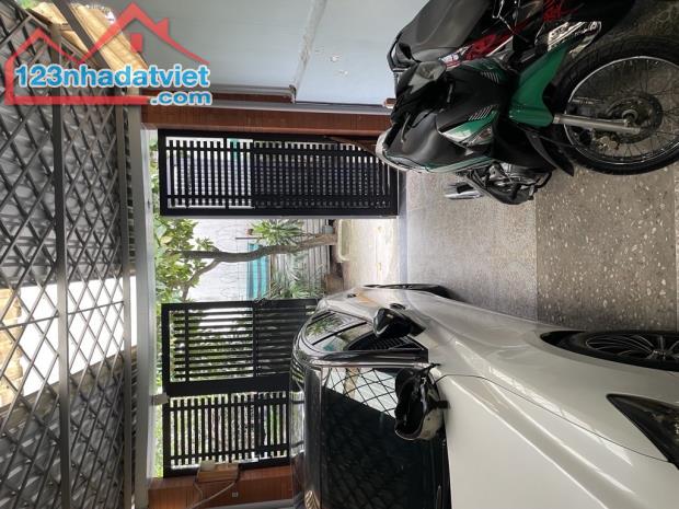 HXT - SÁT MẶT TIỀN - KHU VIP PHƯỜNG 15 TÂN BÌNH - NHÀ 3 TẦNG 2 MẶT HẺM, XE HƠI ĐẬU TRONG N - 2