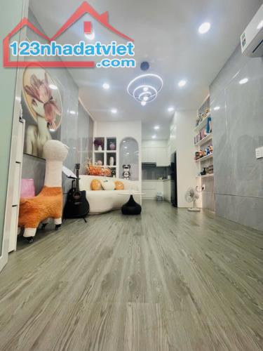 Chính Chủ - Đã Hoàn Công , DT 21M2 , 4 Tầng Đúc Với 3 PN,3WC -  Lý Chính Thắng