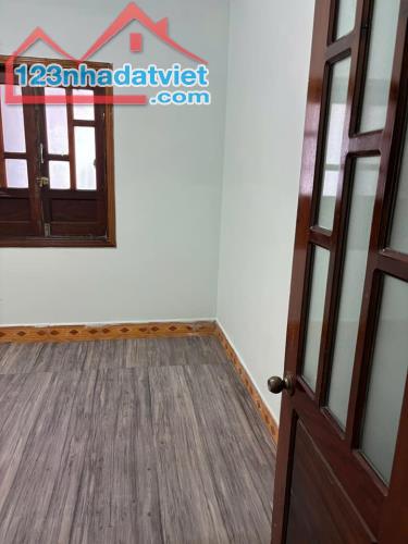 cho thuê nhà trung tâm hẻm Đào Duy Từ thông qua Phạm Ngũ Lão
