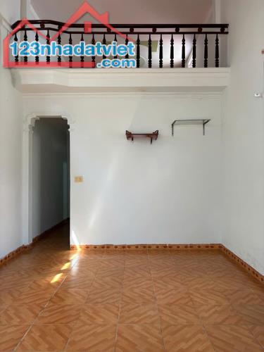 cho thuê nhà trung tâm hẻm Đào Duy Từ thông qua Phạm Ngũ Lão - 2