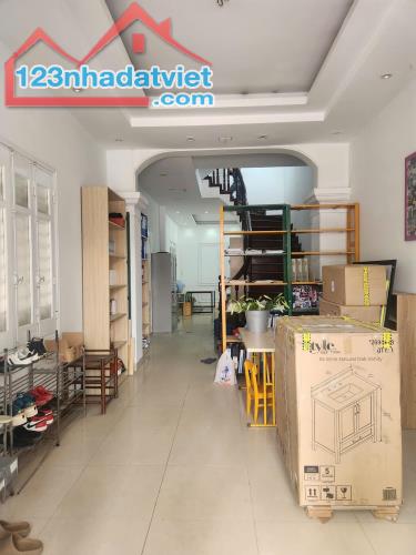 Bán nhà lô góc KĐT Đầm Trấu, ô tô tránh, tiện kinh doanh 5 tầng 68m2 giá 24.5 tỷ