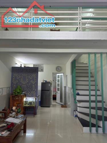 # Nhà gần Chợ Hoà Cường Tạ Hiện, Ô tô đậu 30m, 42m2, mê lửng cứng sạch, 2.x tỷ